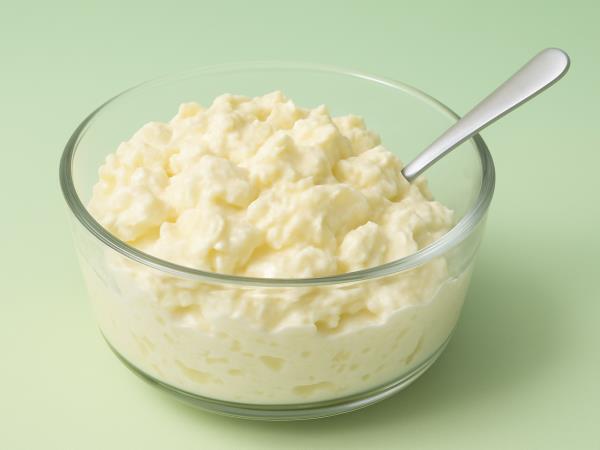 Krompir in jogurt: nenavadni duo, ki ga podcenjujete pri mizi, a ga strokovnjaki priporočajo za kratkotrajen prehranski reset